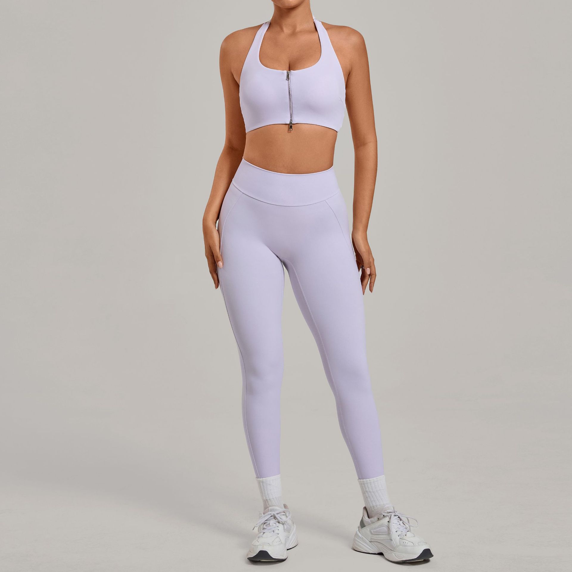 Sports Equipment Logo - Damski sportowy biustonosz typu halter z